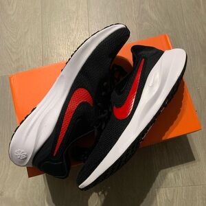 Nike Revolution 7 (Size 11 Men 12.5 Women’s (NEW W/Box